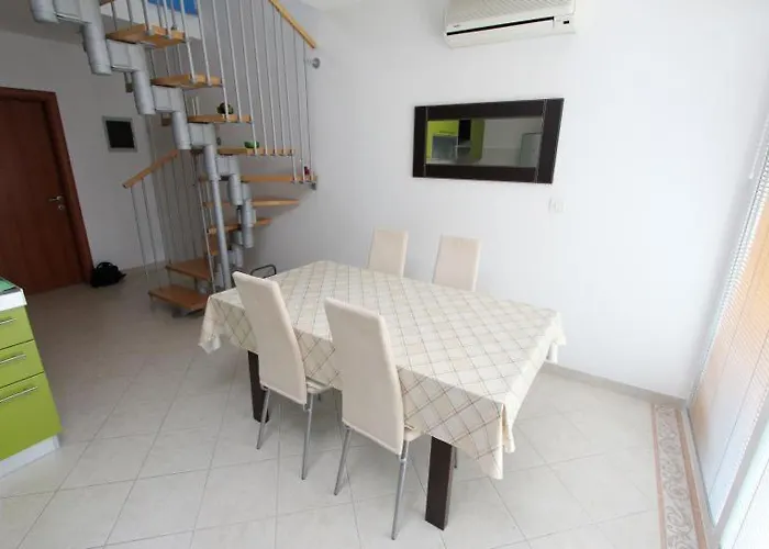 Alen 아파트 로비니